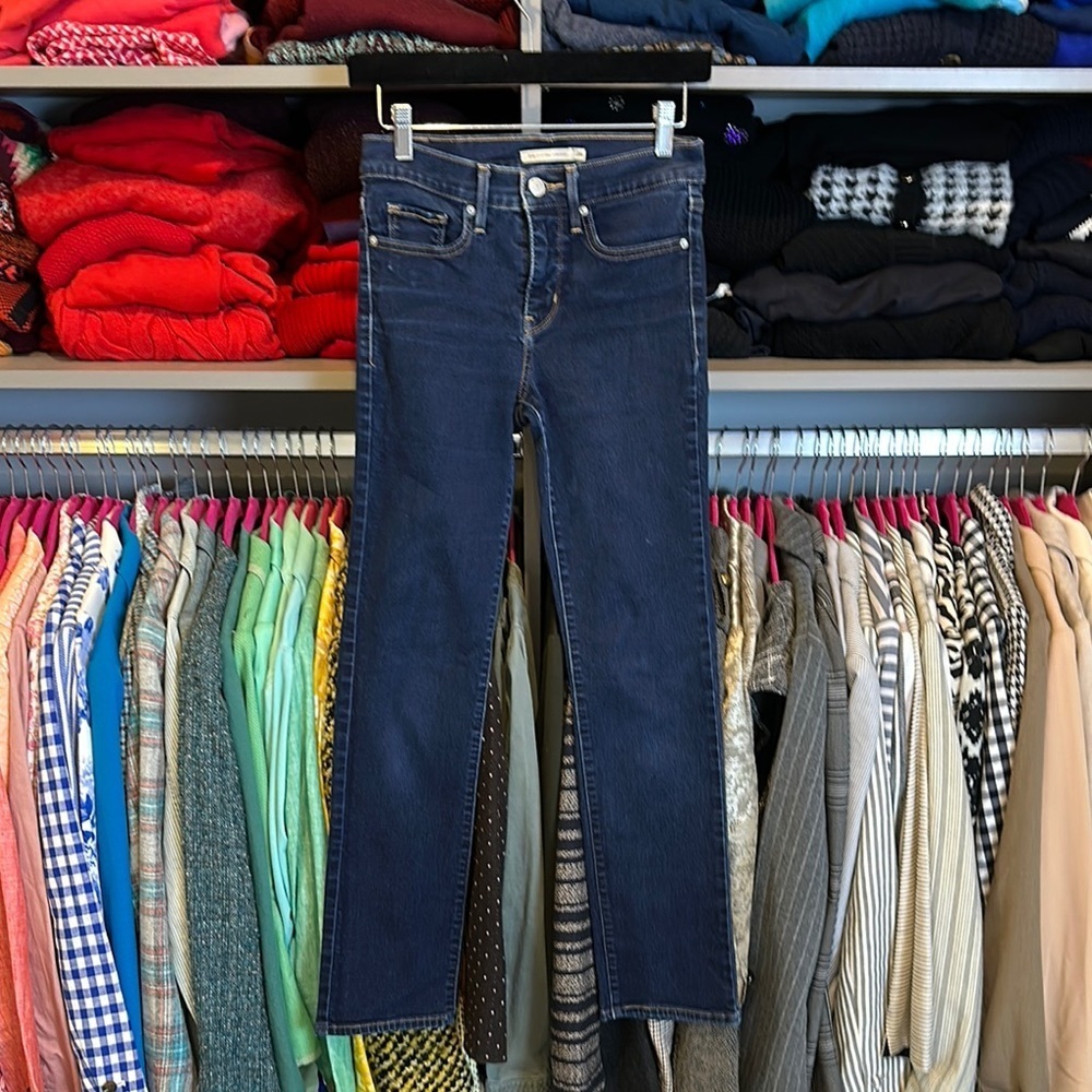 Levi’s blue shaping straight 4 pocket jeans size 26
